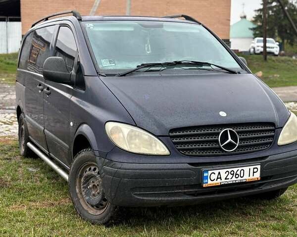 Синий Мерседес Вито, объемом двигателя 2.15 л и пробегом 238 тыс. км за 4500 $, фото 1 на Automoto.ua