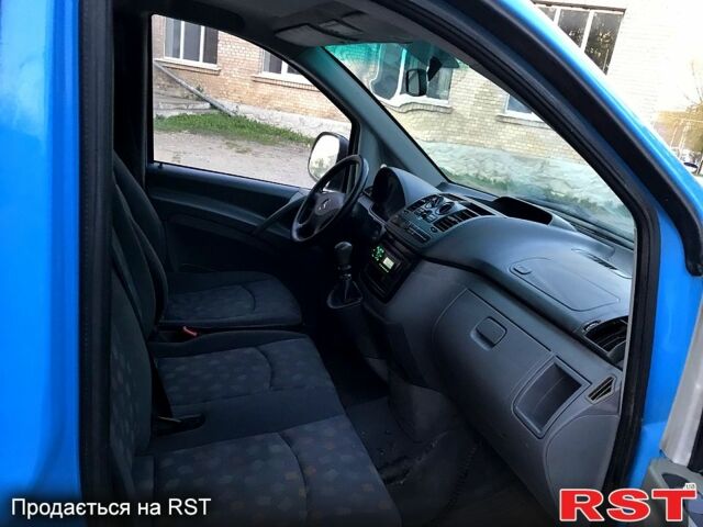 Мерседес Віто 2004 у Емильчином на Automoto.ua Синій Мерседес Віто, об'ємом двигуна 2.1 л та пробігом 295 тис. км за 6500 $, фото 5 на Automoto.ua