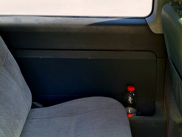 Синий Мерседес Вито, объемом двигателя 2.2 л и пробегом 344 тыс. км за 7500 $, фото 4 на Automoto.ua