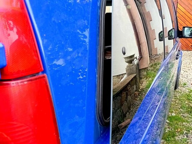 Синий Мерседес Вито, объемом двигателя 2.1 л и пробегом 394 тыс. км за 13000 $, фото 4 на Automoto.ua