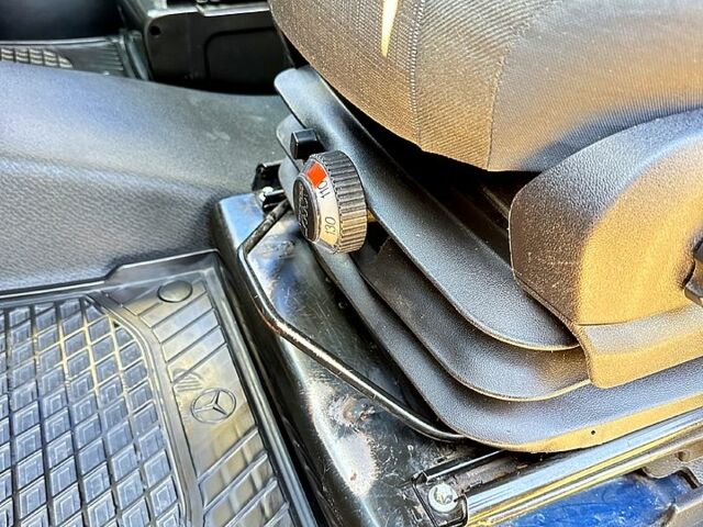 Синій Мерседес Віто, об'ємом двигуна 2.1 л та пробігом 308 тис. км за 22000 $, фото 7 на Automoto.ua