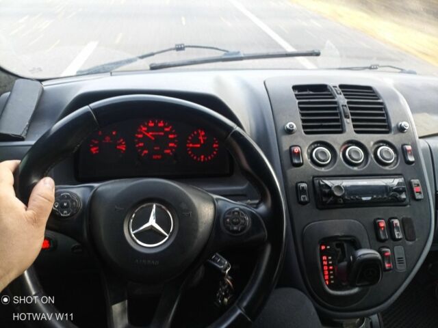 Зеленый Мерседес Вито, объемом двигателя 2.1 л и пробегом 330 тыс. км за 2000 $, фото 2 на Automoto.ua