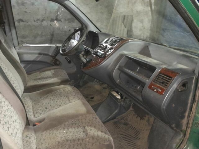 Зеленый Мерседес Вито, объемом двигателя 2.1 л и пробегом 410 тыс. км за 1653 $, фото 2 на Automoto.ua