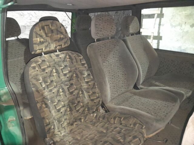 Зеленый Мерседес Вито, объемом двигателя 2.1 л и пробегом 410 тыс. км за 1653 $, фото 3 на Automoto.ua