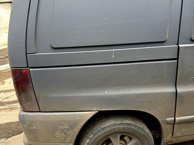 Зеленый Мерседес Вито, объемом двигателя 2.3 л и пробегом 277 тыс. км за 3550 $, фото 7 на Automoto.ua