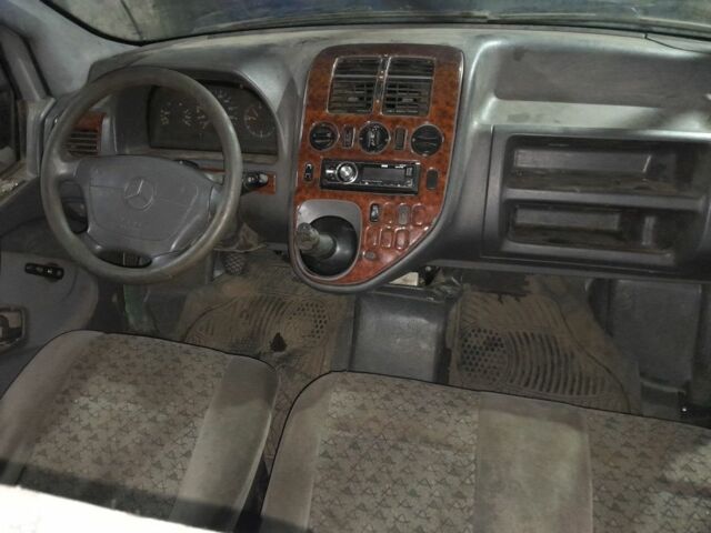 Зеленый Мерседес Вито, объемом двигателя 2.1 л и пробегом 410 тыс. км за 1653 $, фото 4 на Automoto.ua