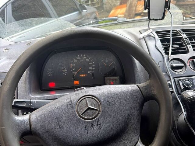 Зеленый Мерседес Вито, объемом двигателя 2.3 л и пробегом 277 тыс. км за 3550 $, фото 2 на Automoto.ua