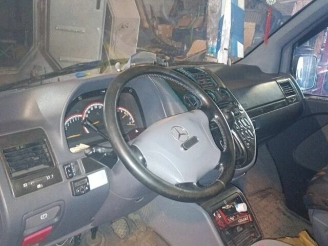 Мерседес Вито 2002 в Полтаве на Automoto.ua Зеленый Мерседес Вито, объемом двигателя 2.2 л и пробегом 200 тыс. км за 6500 $, фото 3 на Automoto.ua
