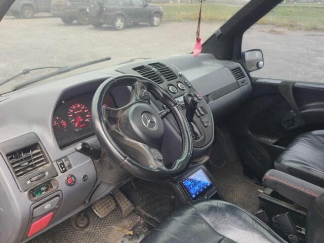 Зеленый Мерседес Вито, объемом двигателя 2.1 л и пробегом 285 тыс. км за 2700 $, фото 5 на Automoto.ua