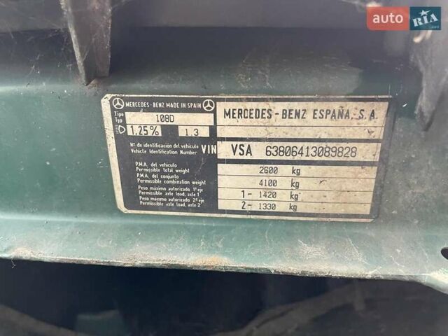 Зеленый Мерседес Вито, объемом двигателя 2.3 л и пробегом 420 тыс. км за 2500 $, фото 2 на Automoto.ua