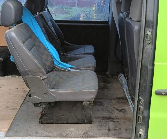 Зеленый Мерседес Вито, объемом двигателя 2.3 л и пробегом 300 тыс. км за 2200 $, фото 5 на Automoto.ua