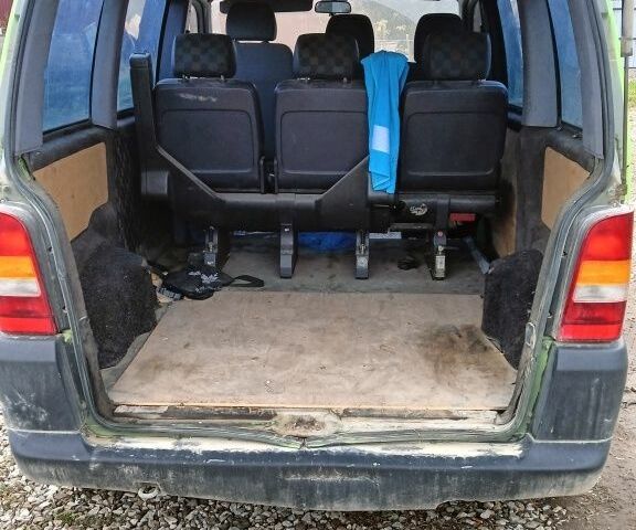 Зеленый Мерседес Вито, объемом двигателя 2.3 л и пробегом 300 тыс. км за 2200 $, фото 4 на Automoto.ua