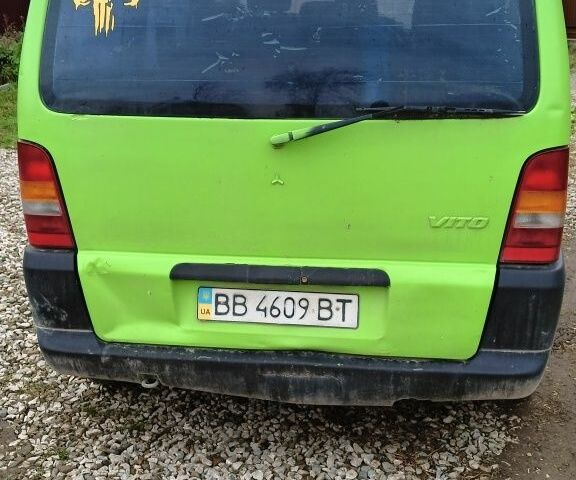 Зеленый Мерседес Вито, объемом двигателя 2.3 л и пробегом 300 тыс. км за 2200 $, фото 3 на Automoto.ua