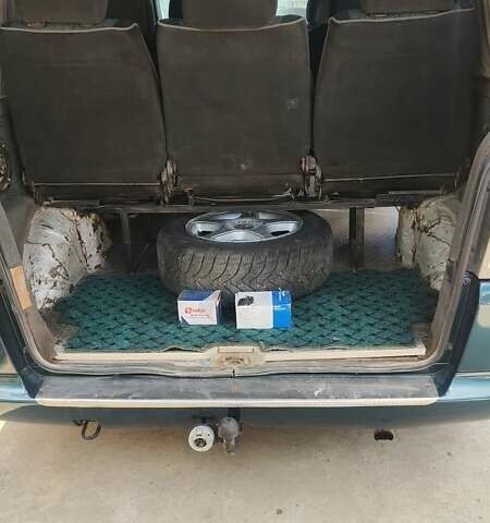 Зеленый Мерседес Вито, объемом двигателя 2.3 л и пробегом 548 тыс. км за 4650 $, фото 4 на Automoto.ua