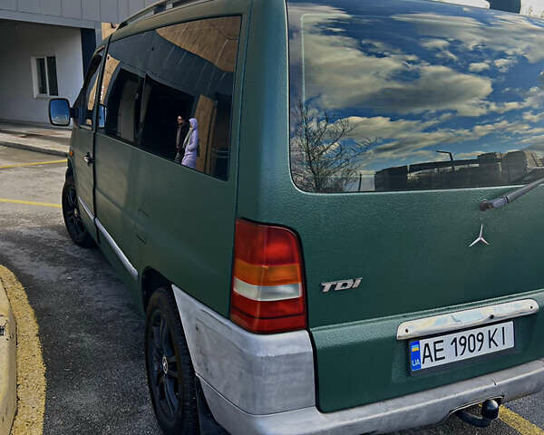 Зеленый Мерседес Вито, объемом двигателя 2.3 л и пробегом 350 тыс. км за 5900 $, фото 2 на Automoto.ua