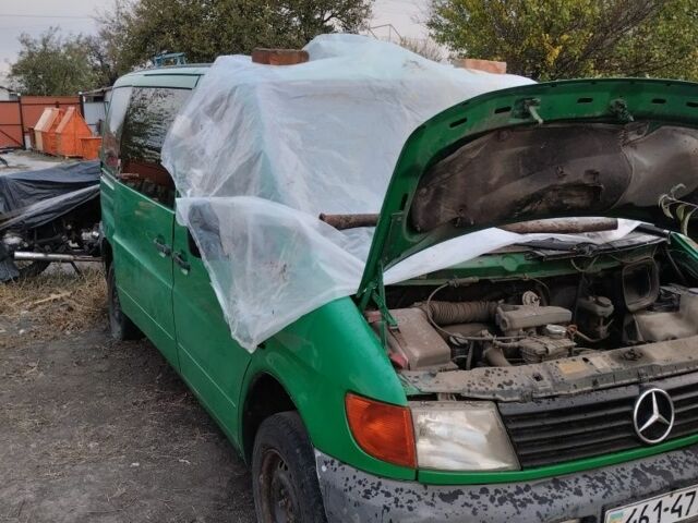 Зелений Мерседес Віто, об'ємом двигуна 2.3 л та пробігом 350 тис. км за 1919 $, фото 1 на Automoto.ua
