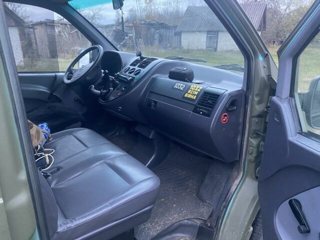 Зеленый Мерседес Вито, объемом двигателя 2.3 л и пробегом 350 тыс. км за 2500 $, фото 9 на Automoto.ua