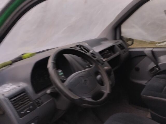 Зелений Мерседес Віто, об'ємом двигуна 2.3 л та пробігом 350 тис. км за 1919 $, фото 3 на Automoto.ua