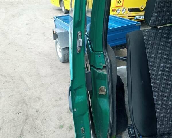 Зелений Мерседес Віто, об'ємом двигуна 2.15 л та пробігом 400 тис. км за 4750 $, фото 8 на Automoto.ua