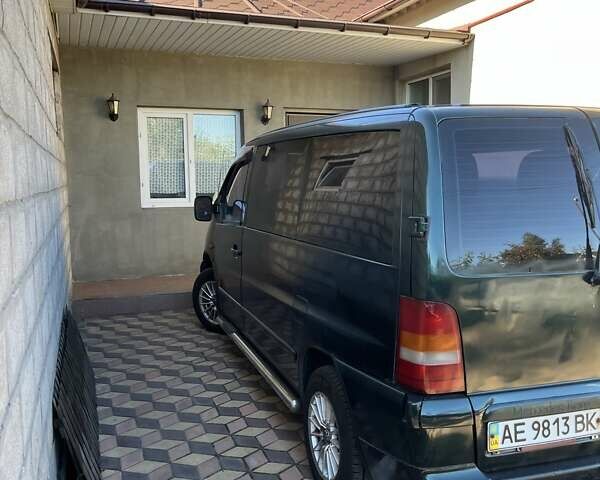 Зеленый Мерседес Вито, объемом двигателя 2.2 л и пробегом 277 тыс. км за 4300 $, фото 1 на Automoto.ua