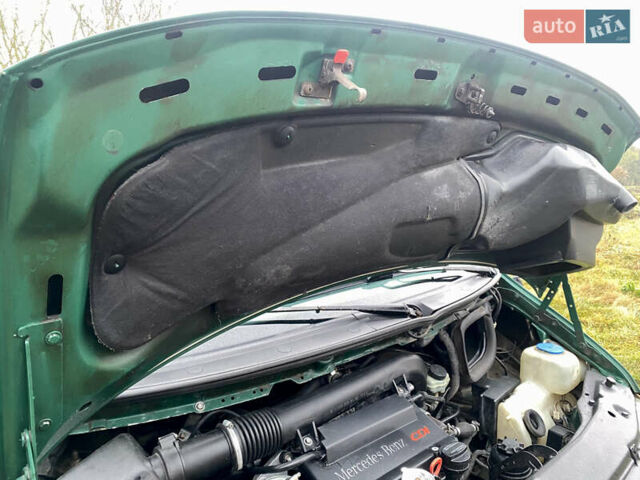 Зеленый Мерседес Вито, объемом двигателя 2.2 л и пробегом 370 тыс. км за 6000 $, фото 22 на Automoto.ua