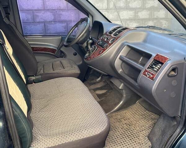 Зеленый Мерседес Вито, объемом двигателя 2.2 л и пробегом 277 тыс. км за 4300 $, фото 5 на Automoto.ua