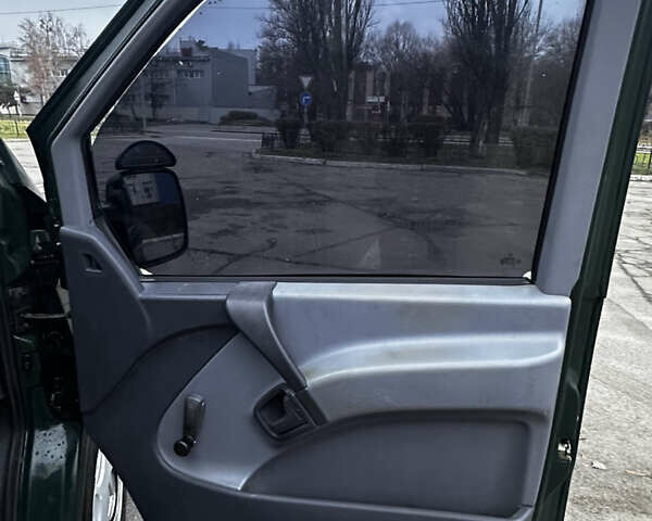 Зеленый Мерседес Вито, объемом двигателя 2.15 л и пробегом 432 тыс. км за 3500 $, фото 18 на Automoto.ua