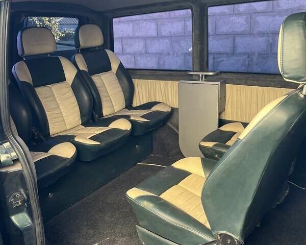 Зеленый Мерседес Вито, объемом двигателя 2.2 л и пробегом 277 тыс. км за 4300 $, фото 4 на Automoto.ua