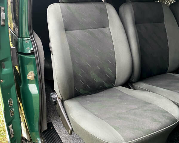 Зеленый Мерседес Вито, объемом двигателя 2.2 л и пробегом 370 тыс. км за 6000 $, фото 27 на Automoto.ua