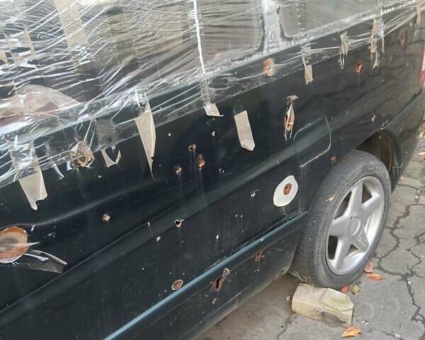 Зеленый Мерседес Вито, объемом двигателя 2.15 л и пробегом 368 тыс. км за 1700 $, фото 4 на Automoto.ua