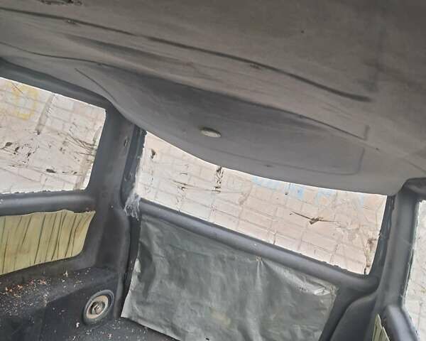 Зеленый Мерседес Вито, объемом двигателя 2.15 л и пробегом 368 тыс. км за 1700 $, фото 6 на Automoto.ua