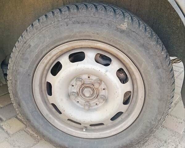 Зеленый Мерседес Вито, объемом двигателя 2.5 л и пробегом 150 тыс. км за 3500 $, фото 5 на Automoto.ua