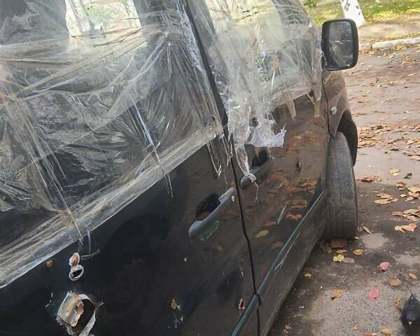 Зеленый Мерседес Вито, объемом двигателя 2.15 л и пробегом 368 тыс. км за 1700 $, фото 2 на Automoto.ua