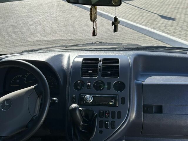 Зеленый Мерседес Вито, объемом двигателя 2.2 л и пробегом 280 тыс. км за 4350 $, фото 3 на Automoto.ua