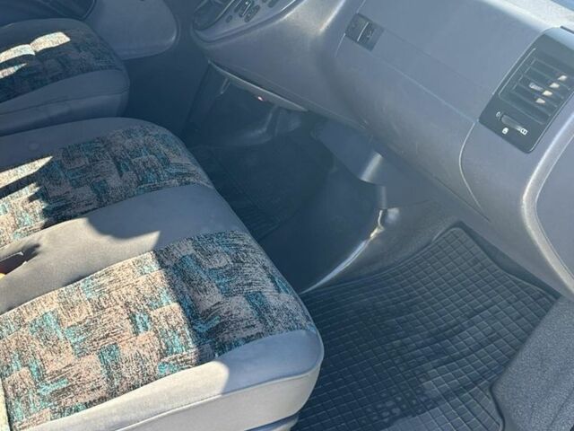 Зеленый Мерседес Вито, объемом двигателя 2.2 л и пробегом 280 тыс. км за 4350 $, фото 6 на Automoto.ua