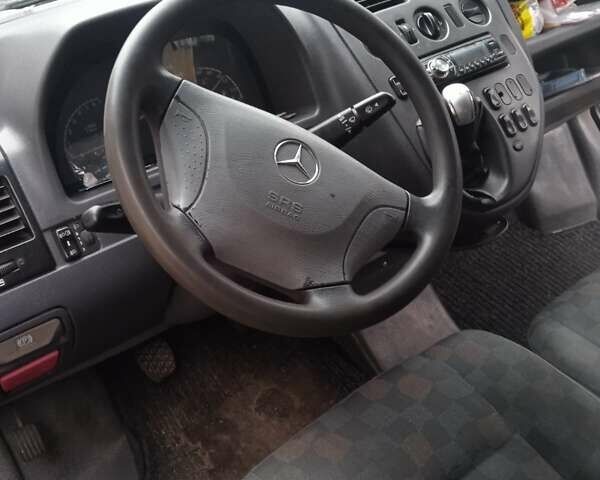 Зелений Мерседес Віто, об'ємом двигуна 2.2 л та пробігом 370 тис. км за 4700 $, фото 4 на Automoto.ua