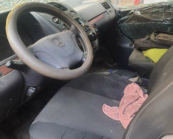 Зеленый Мерседес Вито, объемом двигателя 2.15 л и пробегом 368 тыс. км за 1700 $, фото 7 на Automoto.ua