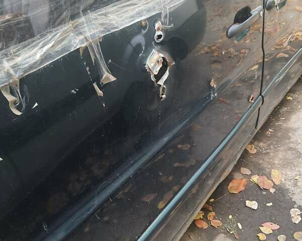 Зеленый Мерседес Вито, объемом двигателя 2.15 л и пробегом 368 тыс. км за 1700 $, фото 3 на Automoto.ua