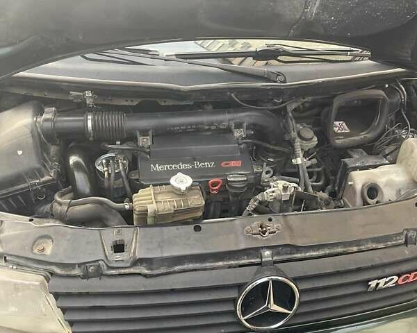 Зеленый Мерседес Вито, объемом двигателя 2.15 л и пробегом 178 тыс. км за 4998 $, фото 1 на Automoto.ua