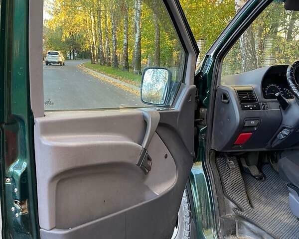 Зеленый Мерседес Вито, объемом двигателя 2.15 л и пробегом 311 тыс. км за 6500 $, фото 9 на Automoto.ua