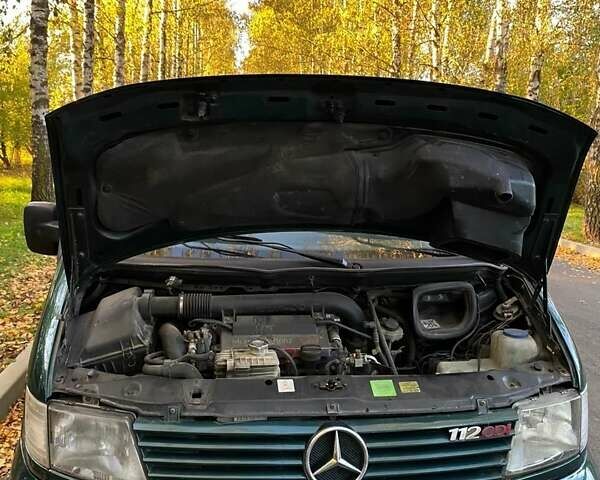 Зеленый Мерседес Вито, объемом двигателя 2.15 л и пробегом 311 тыс. км за 6500 $, фото 1 на Automoto.ua