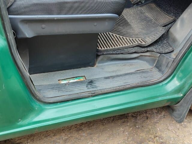 Зелений Мерседес Віто, об'ємом двигуна 2.1 л та пробігом 500 тис. км за 4200 $, фото 4 на Automoto.ua