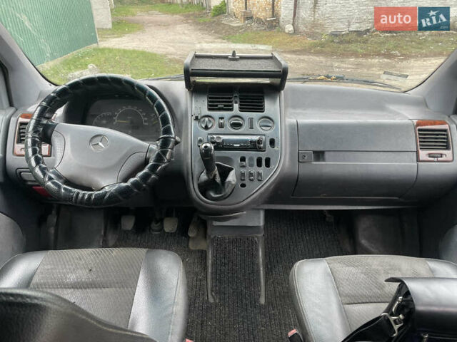 Зеленый Мерседес Вито, объемом двигателя 2.15 л и пробегом 500 тыс. км за 3000 $, фото 5 на Automoto.ua