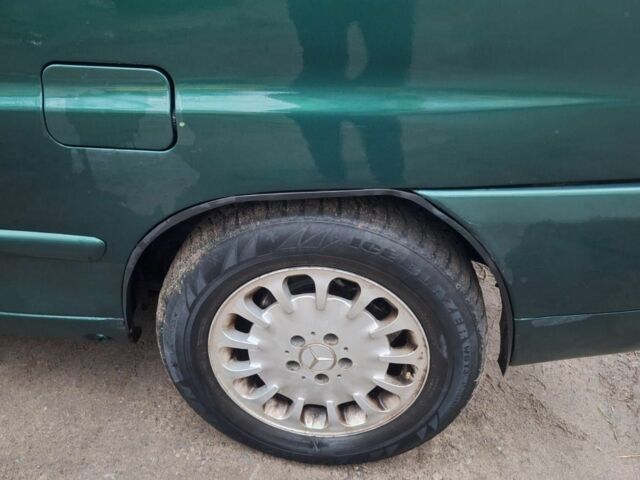 Зелений Мерседес Віто, об'ємом двигуна 2.1 л та пробігом 380 тис. км за 5100 $, фото 1 на Automoto.ua