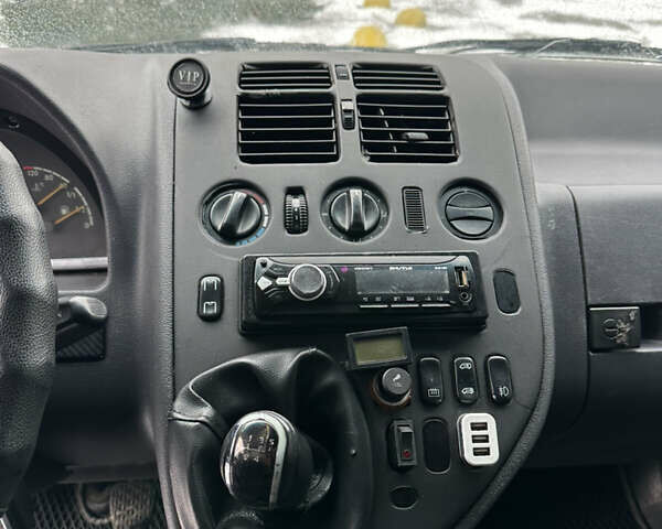 Зеленый Мерседес Вито, объемом двигателя 2.2 л и пробегом 673 тыс. км за 4999 $, фото 9 на Automoto.ua