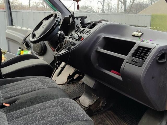 Зелений Мерседес Віто, об'ємом двигуна 2.1 л та пробігом 500 тис. км за 4200 $, фото 9 на Automoto.ua