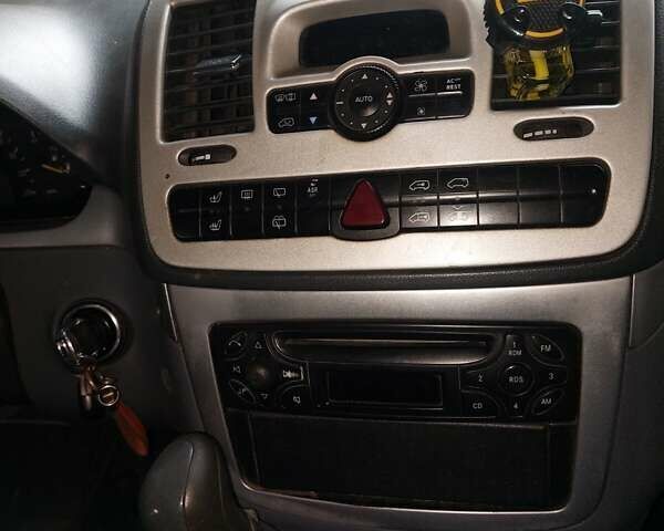 Зелений Мерседес Віто, об'ємом двигуна 2.15 л та пробігом 300 тис. км за 7500 $, фото 1 на Automoto.ua