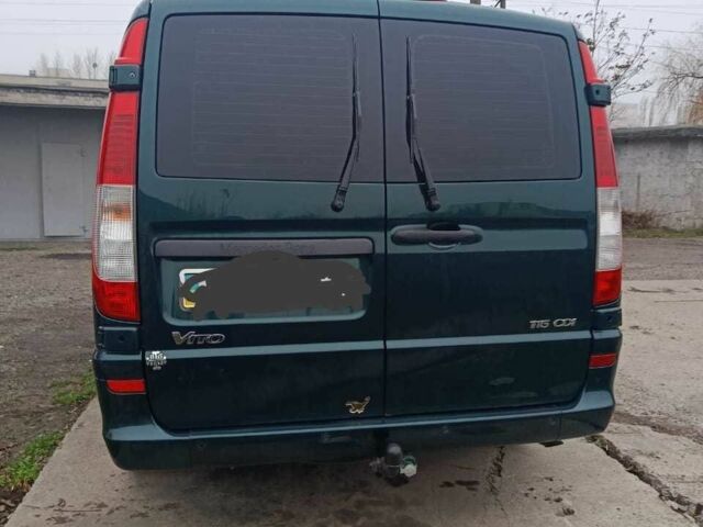 Зеленый Мерседес Вито, объемом двигателя 2.2 л и пробегом 200 тыс. км за 8300 $, фото 1 на Automoto.ua