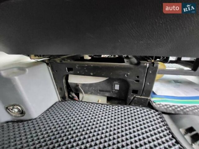 Зеленый Мерседес Вито, объемом двигателя 2.15 л и пробегом 458 тыс. км за 9900 $, фото 9 на Automoto.ua