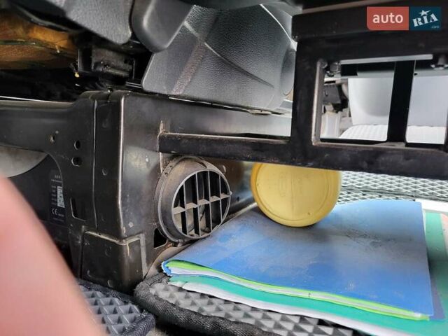Зеленый Мерседес Вито, объемом двигателя 2.15 л и пробегом 458 тыс. км за 9900 $, фото 10 на Automoto.ua